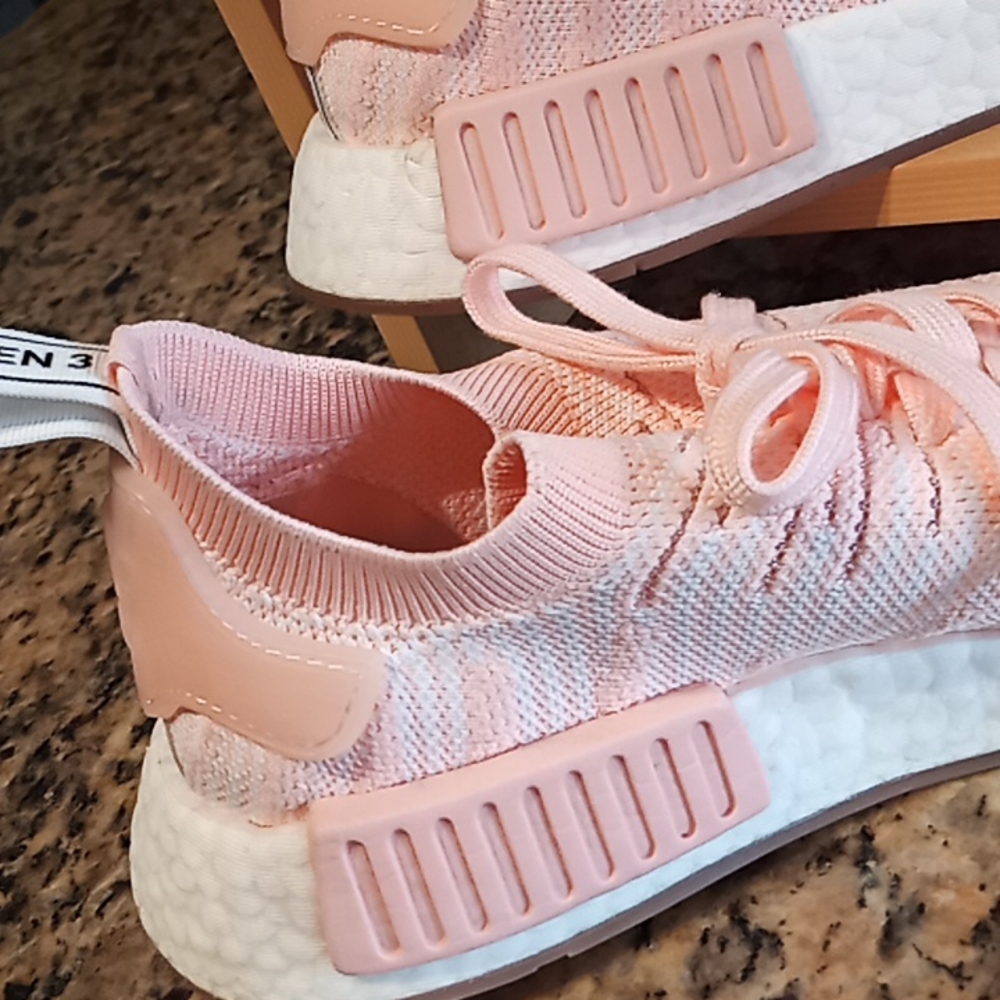 ADIDAS Originals Womens Primeknit Sneakers Style Code AQ1119. Size 6. Light Pink - Picture 9 of 16